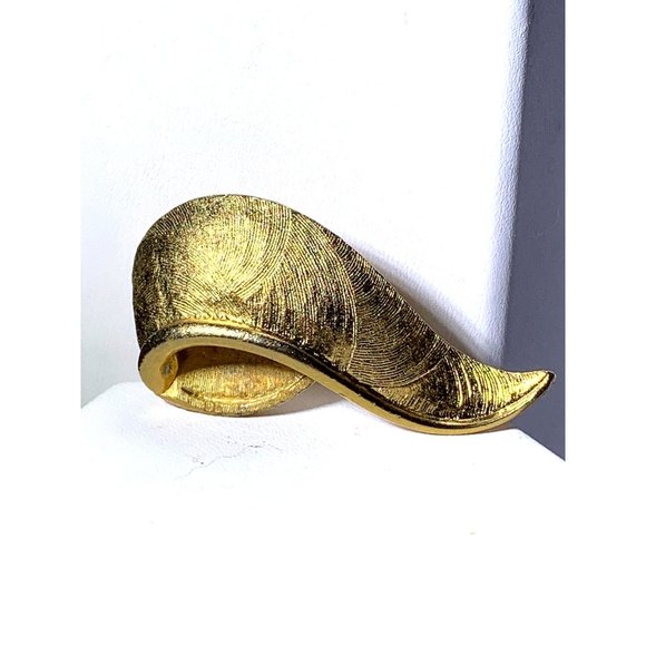 COROCRAFT Vintage Gold Tone Swirl Brooch Signed - Picture 1 of 4